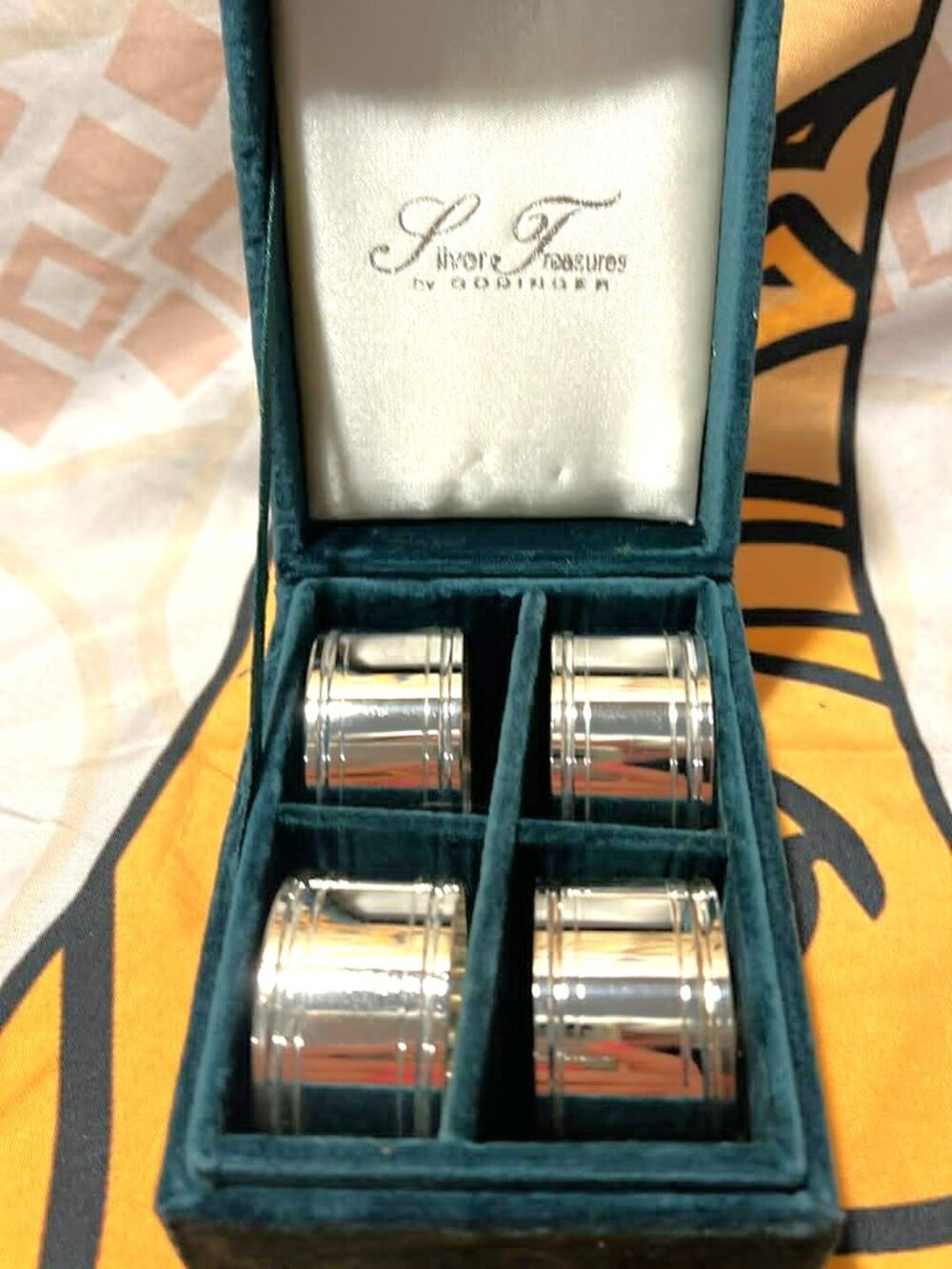 Godinger “Silver Treasures” Set of 4 Silver Napkin Rings w/ Box